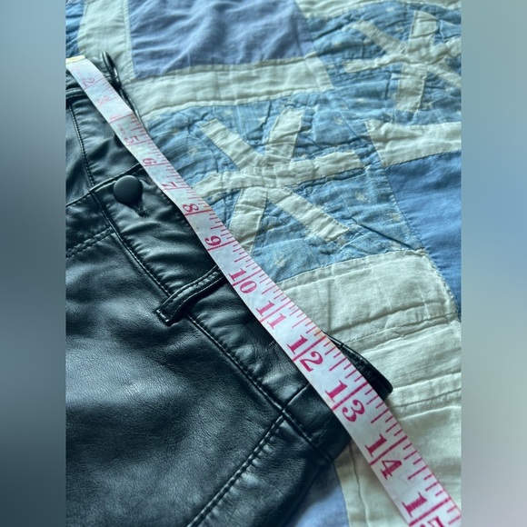 H&M Womens Black Faux Leather Party Shorts Emo Punk Goth 4 - Picture 4 of 9